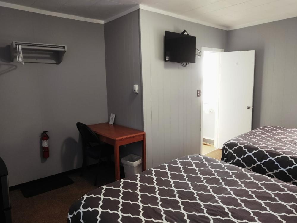 Double Room with Private Bathroom at Melsask Motel, photo 3