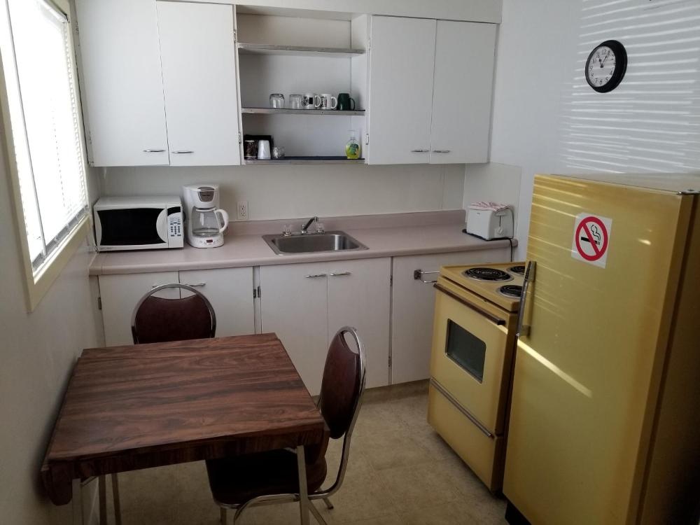 Triple Room with Private Bathroom at Melsask Motel, photo 3