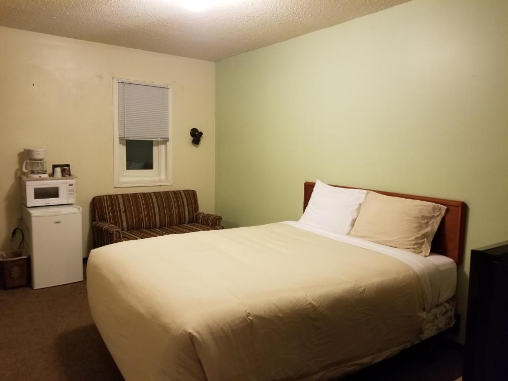 Deluxe Queen Room at Melsask Motel, photo 2